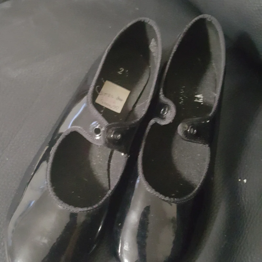 ABT. YOUTH TAP SHOES. 2.5